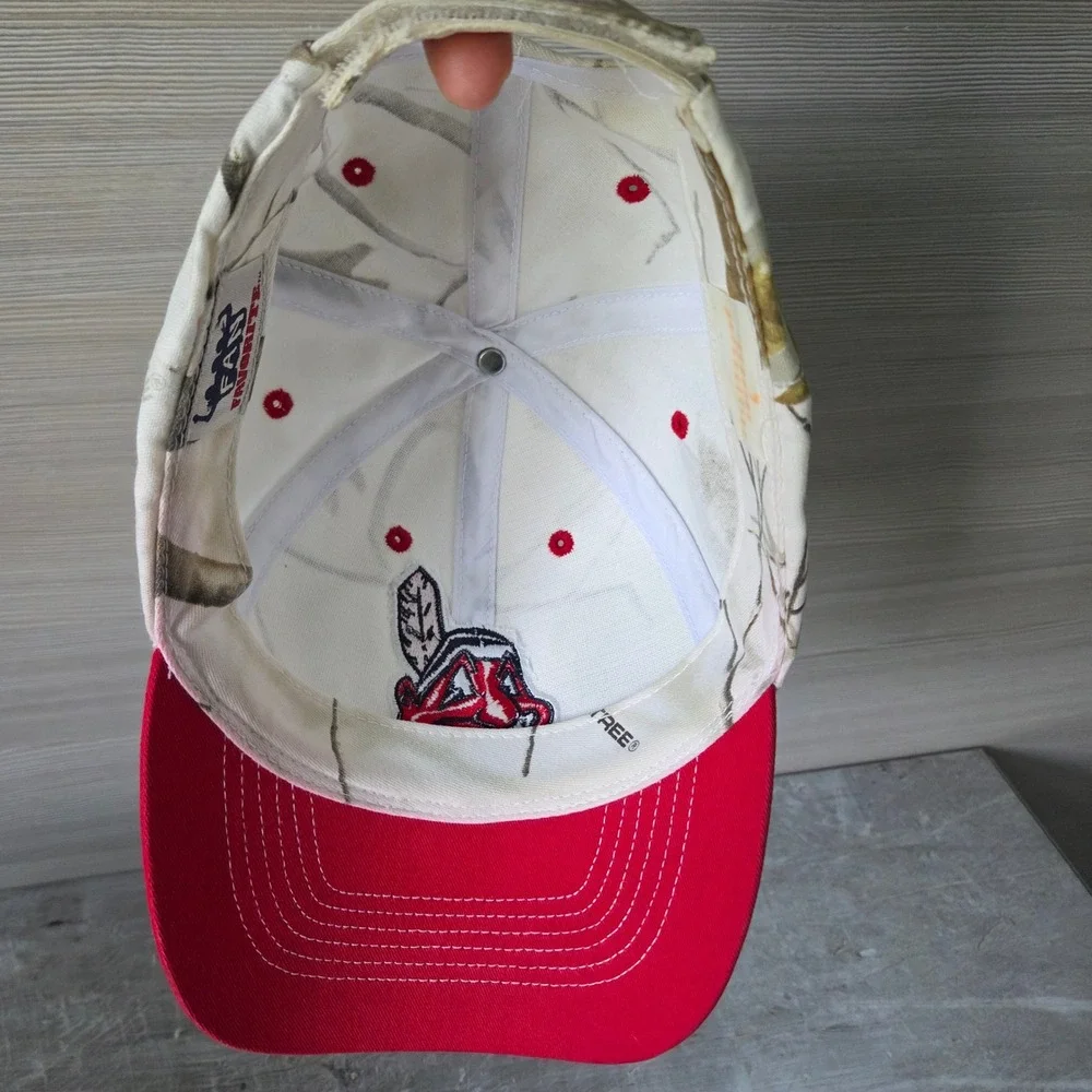 Fan Favorite Cleveland Indians Chief Wahoo Hat White Realtree Camo Cotton OS MLB